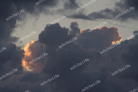 Wolkenformation mit M?we