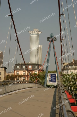 Hohlbeinsteg in Frankfurt mit DG-Bank