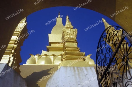 Das Wahrzeichen That Luang in der Hauptstadt Vientiane in Laos in Suedost Asien.