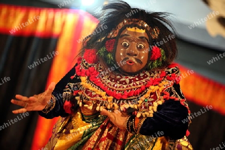 ASIEN, INDONESIEN, BALI, INSEL, NUSA LEMBONGAN, TRADITION, KULTUR, FESTIVAL,GROSSE  ZEREMONIE,  TANZ, MASKE,     (URS FLUEELER)