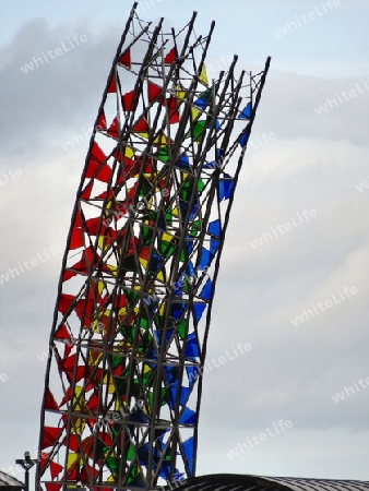 Der Regenbogen, Skulptur am Flughafen Keflavik