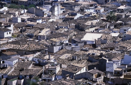 Das Dorf Pollenca mit Sicht vom Kloster Domenec im Februar im Osten der Insel Mallorca einer der Balearen Inseln im Mittelmeer.   