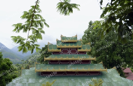 Der Tempel Wat Phra That Doi Kong Mu ueber dem Dorf Mae Hong Son im norden von Thailand in Suedostasien.