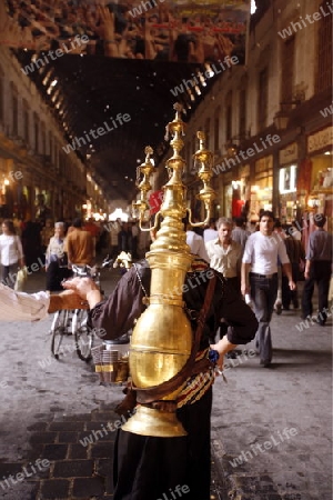 Der Souq oder Markt in der Altstadt und Hauptstadt von Syrien und Grossstadt von Damaskus in der uebersicht, Syrien 