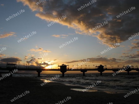 Sonnenuntergang am Strand. Insel Wolin