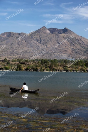 Asien, Suedost, Indonesien, Bali, Insel, Batursee, See, Lake, Gunung Batur, Berg Batur, Vulkan, Kratersee, Landschaft, Kedisan,  Fischer, Holzboot,   (Urs Flueeler) 