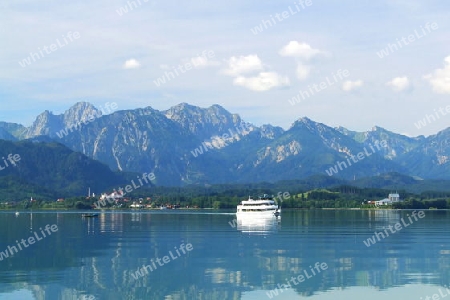 Forggensee mit Schiff