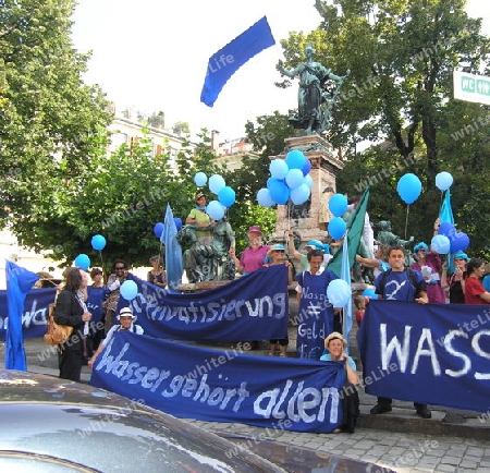 Demonstration am Brunnen