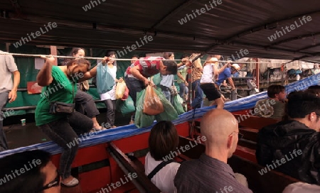 Der alltag auf dem Khlang Saen Saeb Kanal in Bangkok der Hauptstadt von Thailand in Suedostasien