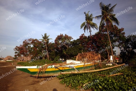 Fischer am Stadtstrand von Dili der Hauptstadt von Ost Timor auf der in zwei getrennten Insel Timor in Asien.  