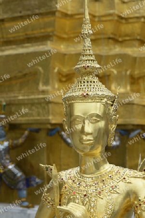 Die Tempelanlage des Wat Phra Kaew in der Hauptstadt Bangkok von Thailand in Suedostasien.