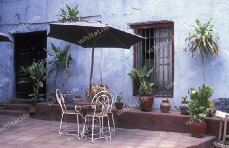 Ein Cafe in der Altstadt Stone Town  der Hauptstadt Zanzibar Town auf der Insel Zanzibar welche zu Tansania gehoert.         