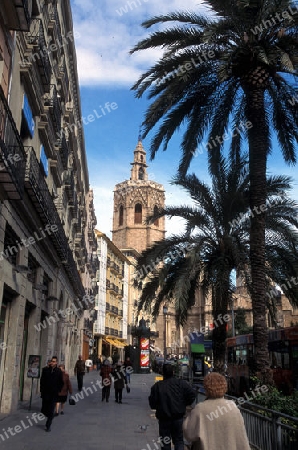 Die Plaza de la Reina mit einem Teil der Catedral in der Innenstadt von Valencia