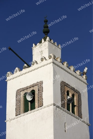 Afrika, Nordafrika, Tunesien, Tunis
Die Moschee mit dem Minarett in Altstadt von Sidi Bou Said am Mittelmeer und noerdlich der Tunesischen Hauptstadt Tunis. 





