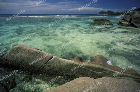 Ein Traumstrand auf der Insel La Digue auf den Seychellen im Indischen Ozean.