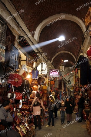 Afrika, Nordafrika, Tunesien, Tunis
Eine Gasse in der Medina mit dem Markt oder Souq in der Altstadt der Tunesischen Hauptstadt Tunis




