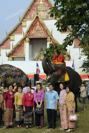 Das Songkran Fest oder Wasserfest zum Thailaendischen Neujahr ist im vollem Gange in Ayutthaya noerdlich von Bangkok in Thailand in Suedostasien.  