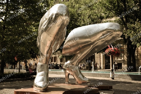 bratislava_skulptur hockende frau