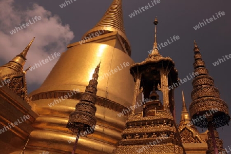 Die Tempelanlage des Wat Phra Kaew in Banglamphu in Bangkok der Hauptstadt von Thailand in Suedostasien.  