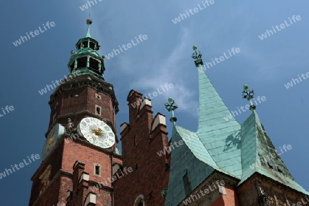 Das Rathaus auf dem Stray Rynek Platz  in der Altstadt von Wroclaw oder Breslau im westen von Polen.