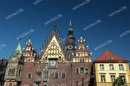 Das Rathaus auf dem Stray Rynek Platz  in der Altstadt von Wroclaw oder Breslau im westen von Polen.