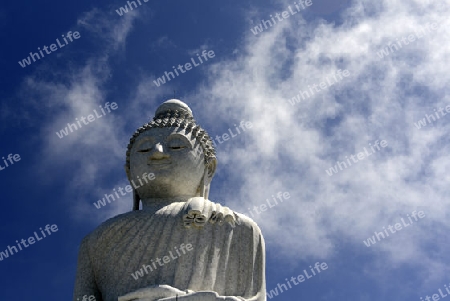 Der Grosse Buddha im Wat Chalong in den Bergen im sueden der Insel Phuket im sueden von Thailand in Suedostasien.