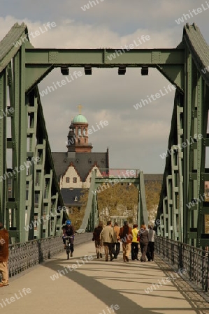 Eiserner Steg mit Paulskirche