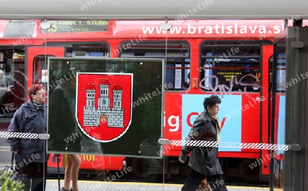 Europa, Osteuropa, Slowakei, Hauptstadt, Bratislava, Altstadt, Gasse, Sommer, Verkehr, Stadtbahn,