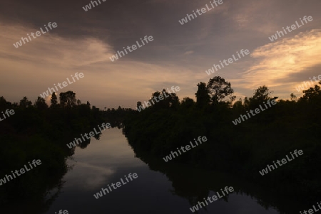 Die Abendstimmung in der Provinz Amnat Charoen nordwestlich von Ubon Ratchathani im nordosten von Thailand in Suedostasien.