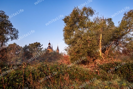 Kirche im Sonnenlicht