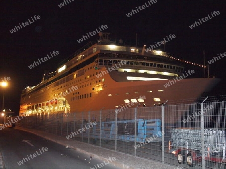 MSC Lirica bei Nacht