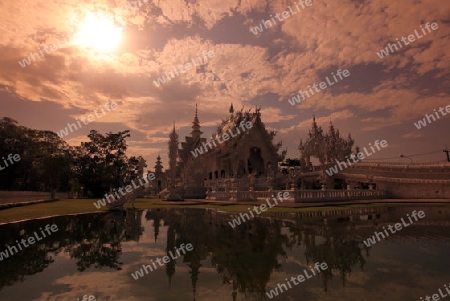 Der Tempel Wat Rong Khun 12 Km suedlich von Chiang Rai in der Provinz chiang Rai im Norden von Thailand in Suedostasien.