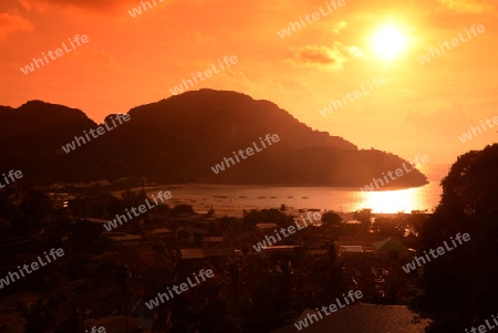 The view from the Viewpoint on the Town of Ko PhiPhi on Ko Phi Phi Island outside of the City of Krabi on the Andaman Sea in the south of Thailand. 