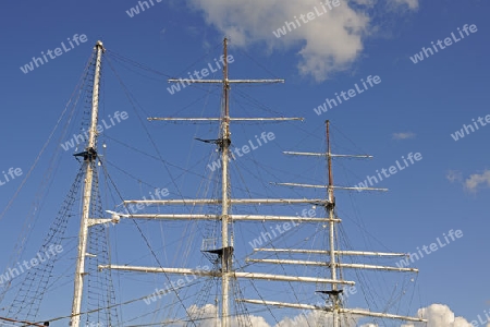 Masten und Takellage der Gorch Fock I am fruehen Morgen, Stralsund, alter Hafen,   Unesco Weltkulturerbe, Mecklenburg Vorpommern, Deutschland, Europa , oeffentlicher Grund