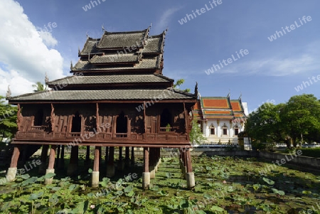 Der Tempel Wat Thung Si Meuang in der Stadt Ubon Ratchathani im nordosten von Thailand in Suedostasien.