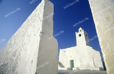 Eine traditionelle Moschee auf der Insel Djerba am Mittelmeer im sueden von Tunesien in Nordafrika.