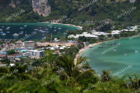 The view from the Viewpoint on the Town of Ko PhiPhi on Ko Phi Phi Island outside of the City of Krabi on the Andaman Sea in the south of Thailand. 