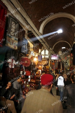 Afrika, Nordafrika, Tunesien, Tunis
Eine Gasse in der Medina mit dem Markt oder Souq in der Altstadt der Tunesischen Hauptstadt Tunis




