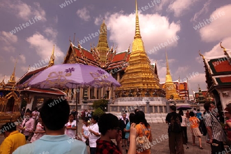 Die Tempelanlage des Wat Phra Kaew in Banglamphu in Bangkok der Hauptstadt von Thailand in Suedostasien.  