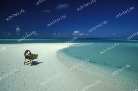 
Der Traumstrand mit Palmen und weissem Sand an der Insel Velavaru im Southmale Atoll auf den Inseln der Malediven im Indischen Ozean.   