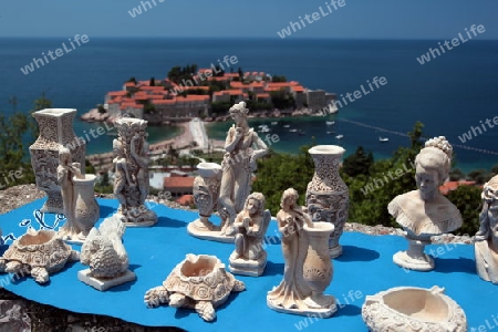 Das Zentrum der Altstadt und HotelInsel und Insel von Sveti Stefan am Mittelmeer  in Montenegro in Europa.  