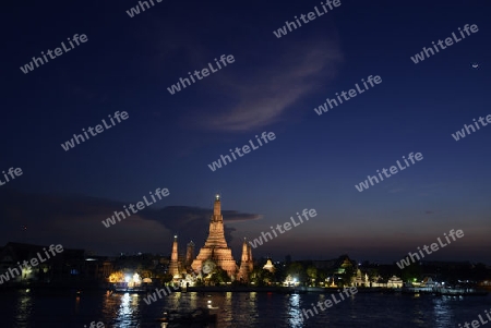 Der Wat Arun Tempel in der Stadt Bangkok in Thailand in Suedostasien.