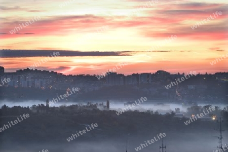 Sonnenaufgang ?ber den Stadt