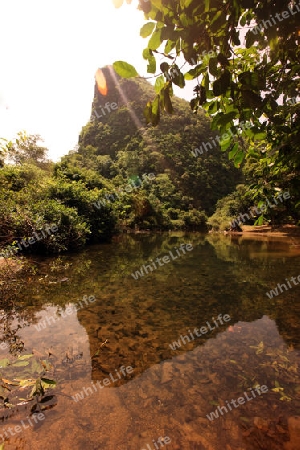 Die Landschaft am Nam Don oder Don River beim Dorf Tha Falang von Tham Pa Fa unweit der Stadt Tha Khaek in zentral Laos an der Grenze zu Thailand in Suedostasien.