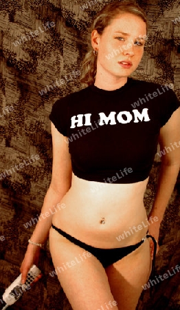 Kaitlin models "Hi Mom" t-shirt with phone 1