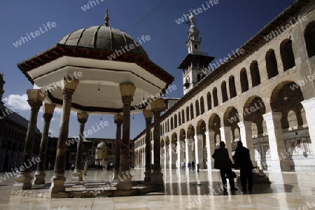 Die Umayyad Moschee mitten im Souq oder Markt in der Altstadt von Damaskus, Syrien 