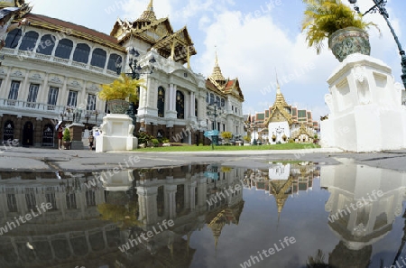 Der Grosse Palast beim Wat Phra Kaew in der Stadt Bangkok in Thailand in Suedostasien.