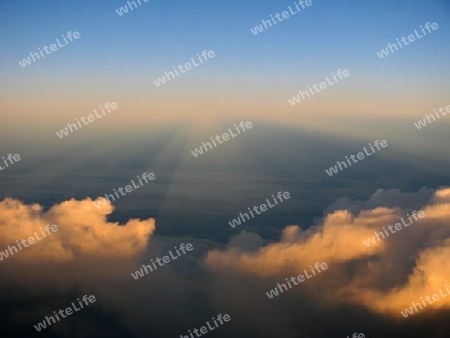 Sonnenaufgang ?ber den Wolken