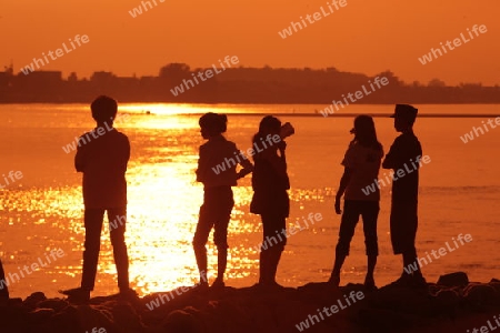 Der Mekong River in Vientiane der Hauptstadt von Laos in Suedostasien. r)