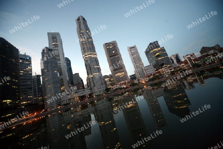 Die Skyline im Bankenviertel am Boat Quay von Singapur im Inselstaat Singapur in Asien.